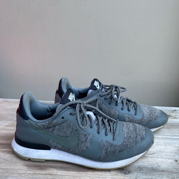 Nike Shoes - NIKE INTERNATIONALIST GREY / Size 6